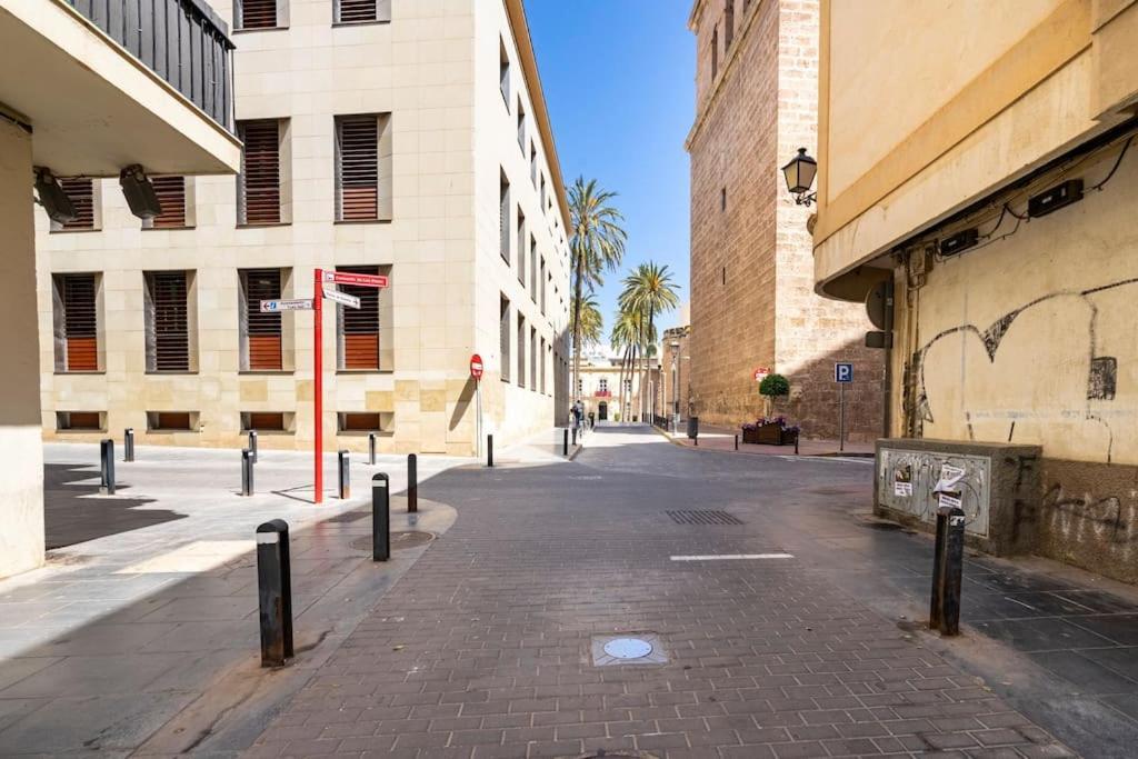 Lifehouse Cathedral * Free Parking* Superiorwifi* Lejlighed Almería Eksteriør billede