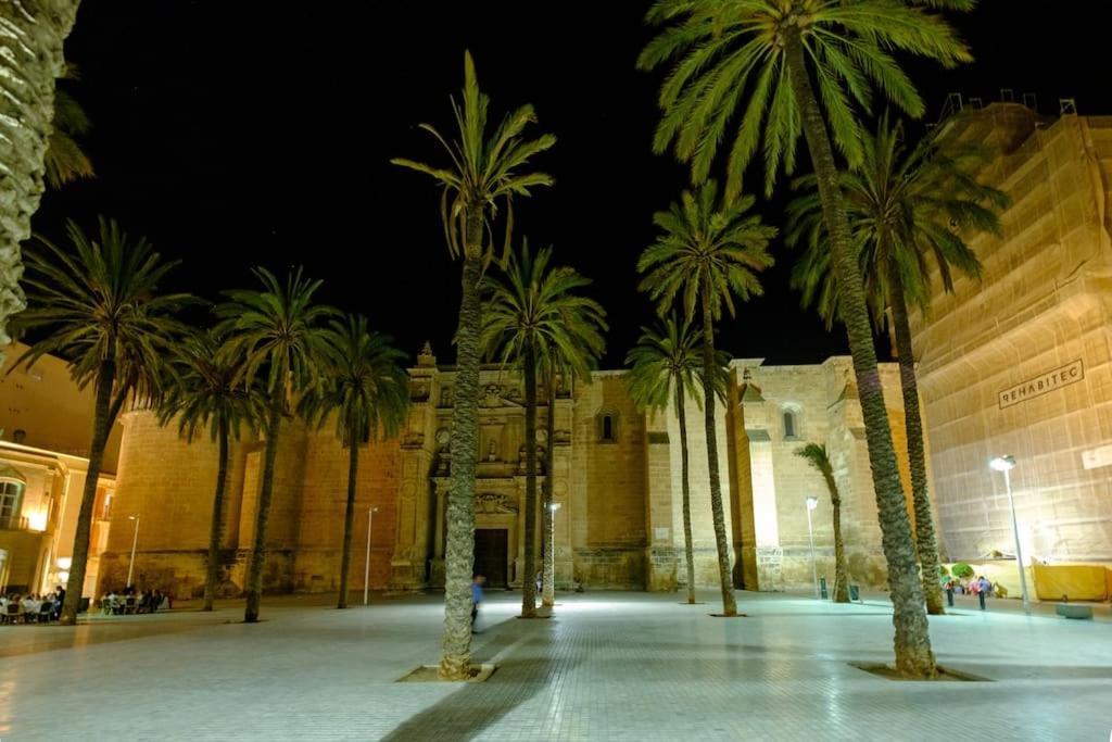 Lifehouse Cathedral * Free Parking* Superiorwifi* Lejlighed Almería Eksteriør billede